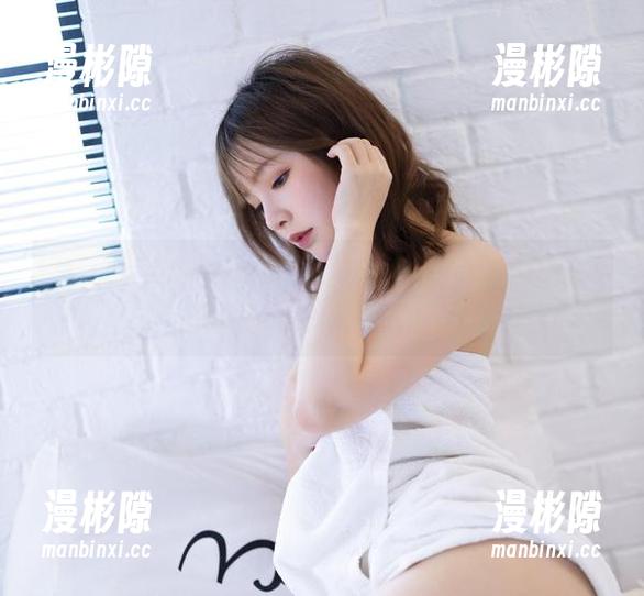 皮衣的酷炫加上白露Bululu的气质，cos图集里简直是个时尚画廊！