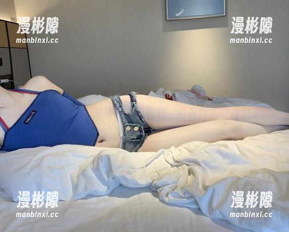 微密圈 - 相扑猫的格子吊带资源，打破传统图库的界限