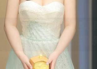 秀人网 – 最新小甜angle白色写真合集——让你怀疑自己是不是在看杂志