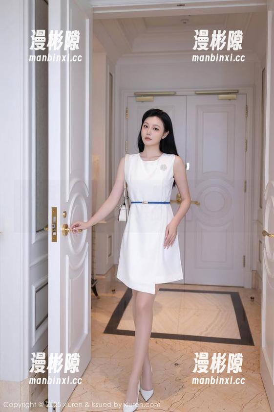 秀人网 - 一秒变学妹：明日花桃桃高清写真集，给你不一样的校园体验！