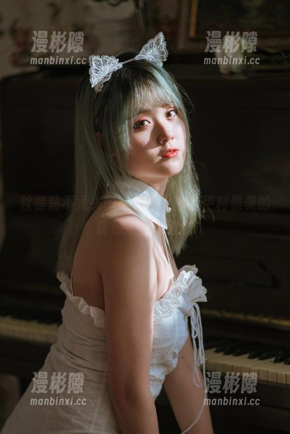 秋楚楚不秃头的新写真更新，伊利雅美的诱惑不容错过！