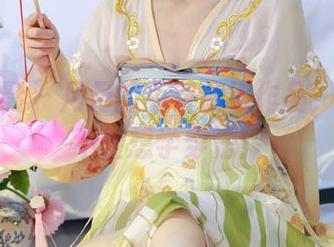 绮梦摄影 – 月月的免费旗袍作品，让我忍不住想学穿法！