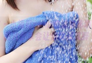 美媛馆 – 小海臀rena的泳池秘境：这组图片分享会让你瞬间沉醉