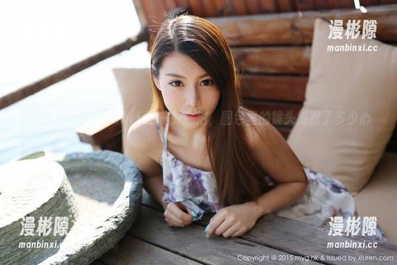 美媛馆 - 许诺Sabrina户外私拍，图包里的镜头捕捉了多少心跳