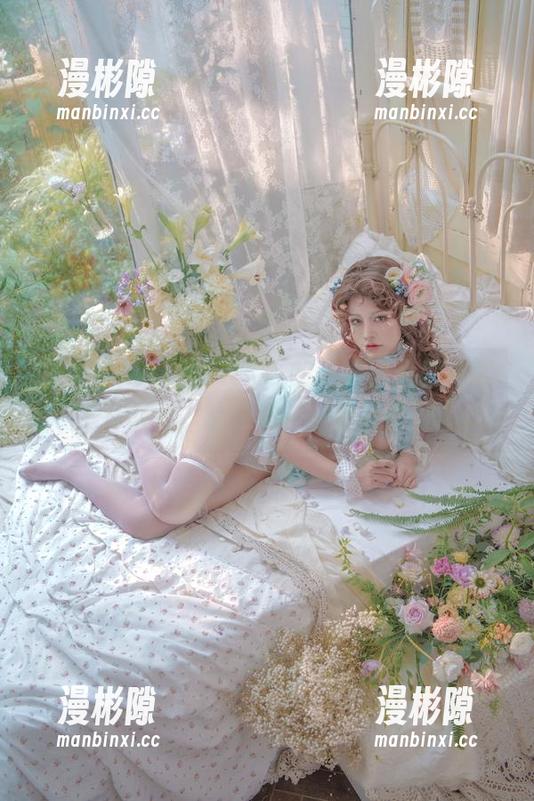 被“芊川一笑MNK”的圣诞作品和原图深深吸引，这感觉……有点不妙。