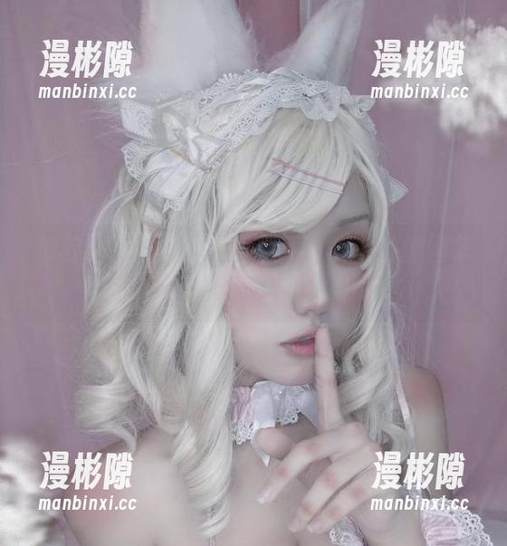 恍若梦境：芊川一笑MNK的JK赛博图集，捕捉瞬间的魅力