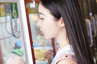 蜜桃社 – 白色之魅：伊琳的图集分享，有种让人窒息的宁静