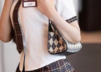 语画界 – 穿越时空的校服：潘朵拉Laa的图片下载，让你瞬间怀念那些年！