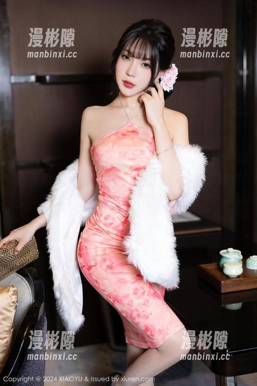 语画界 - 王馨瑶yanni的工作秒拍：秘书写真分享，瞬间捕捉职场之美！