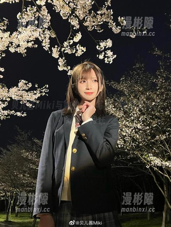 贝儿酱Miki与她的红裙写真，唤醒了我们对美的向往