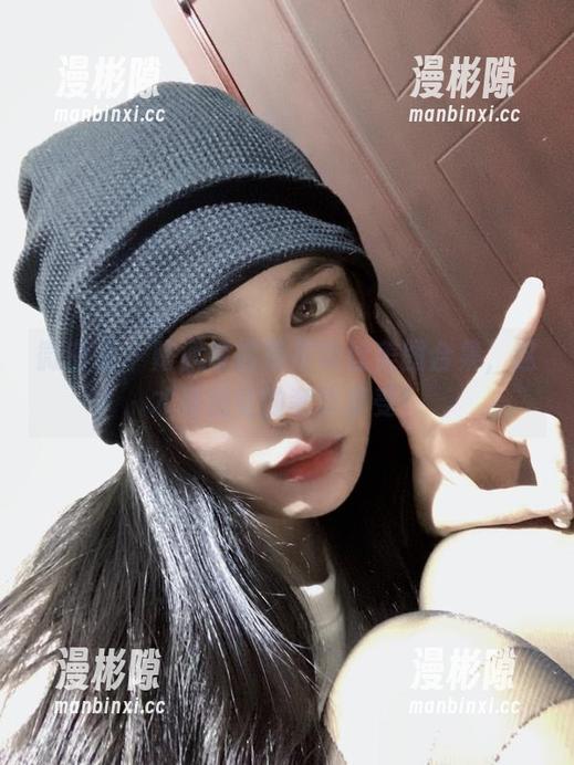 微密圈 - 陈佩奇白色吊带丝美图合集，这才是视觉的奢华享受！
