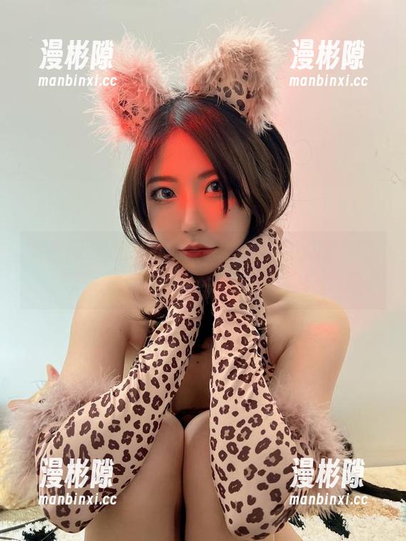 微密圈 - 是紫色的光影，还是她的韵味？陈妮妮UNI又更新了！