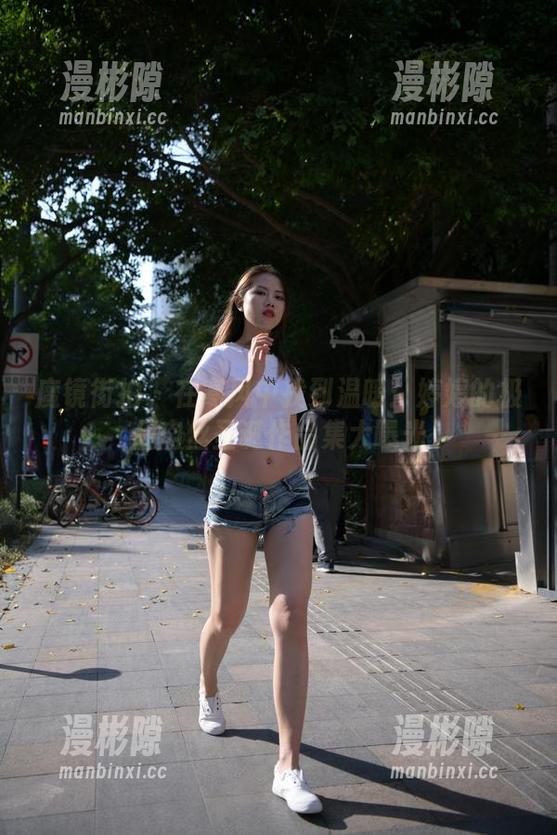 魔镜街拍 - 在寒风中找到温暖：婷婷的极品肉丝圣诞作品集大曝光