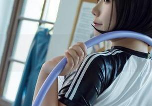 新流岚17套，麻花麻花酱的高清写真——无限遐想与美好。