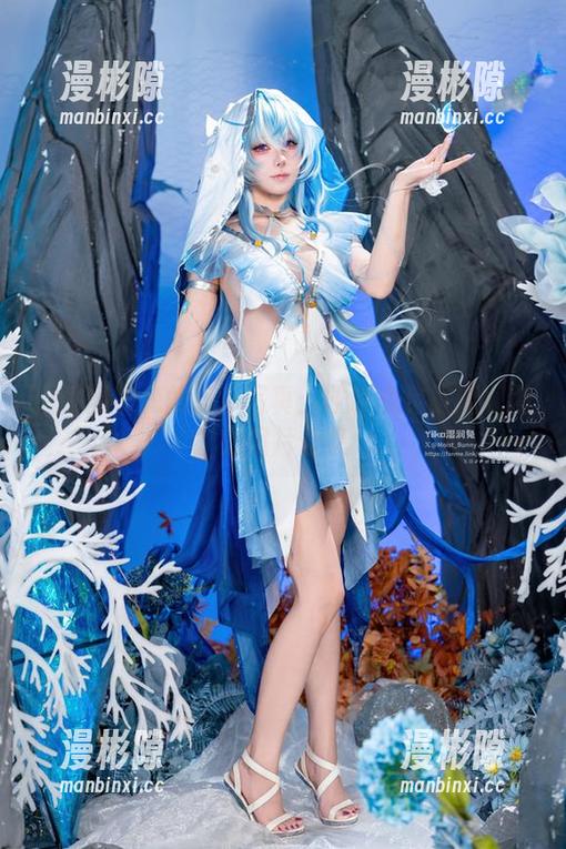 黏黏团子兔的冬季写真：收藏兔兔圣诞礼物的照片合集